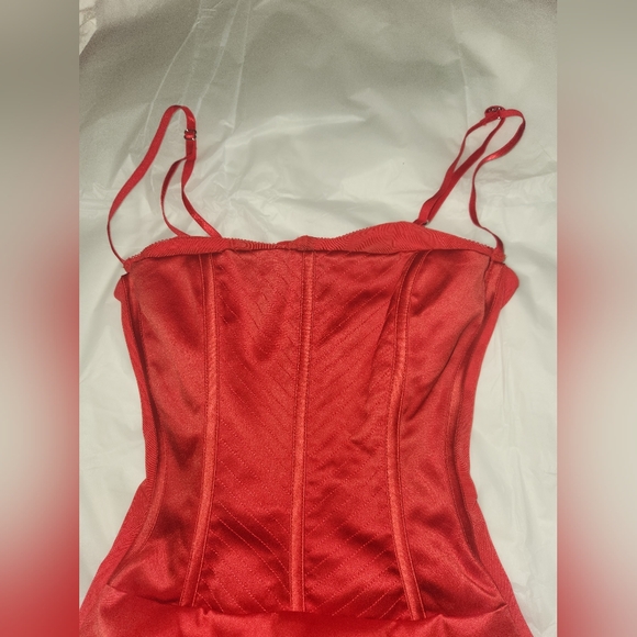 Red Satin 'Shani' House of CB- XS (Plus Cup!) - Picture 11 of 16